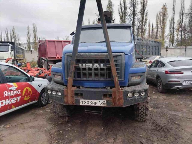 Грузовики и спецтехника